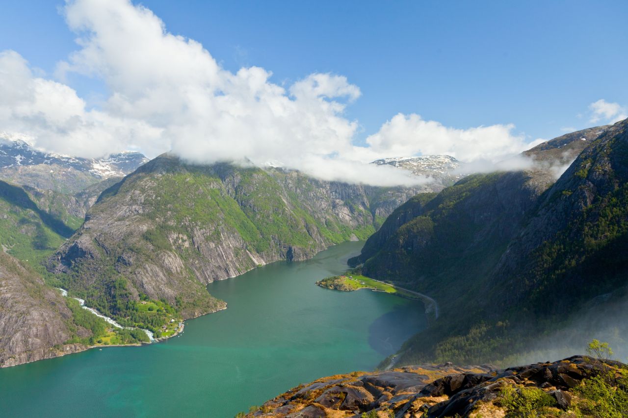 Norweskie fiordy, które warto zobaczyć: przewodnik po norweskiej naturze